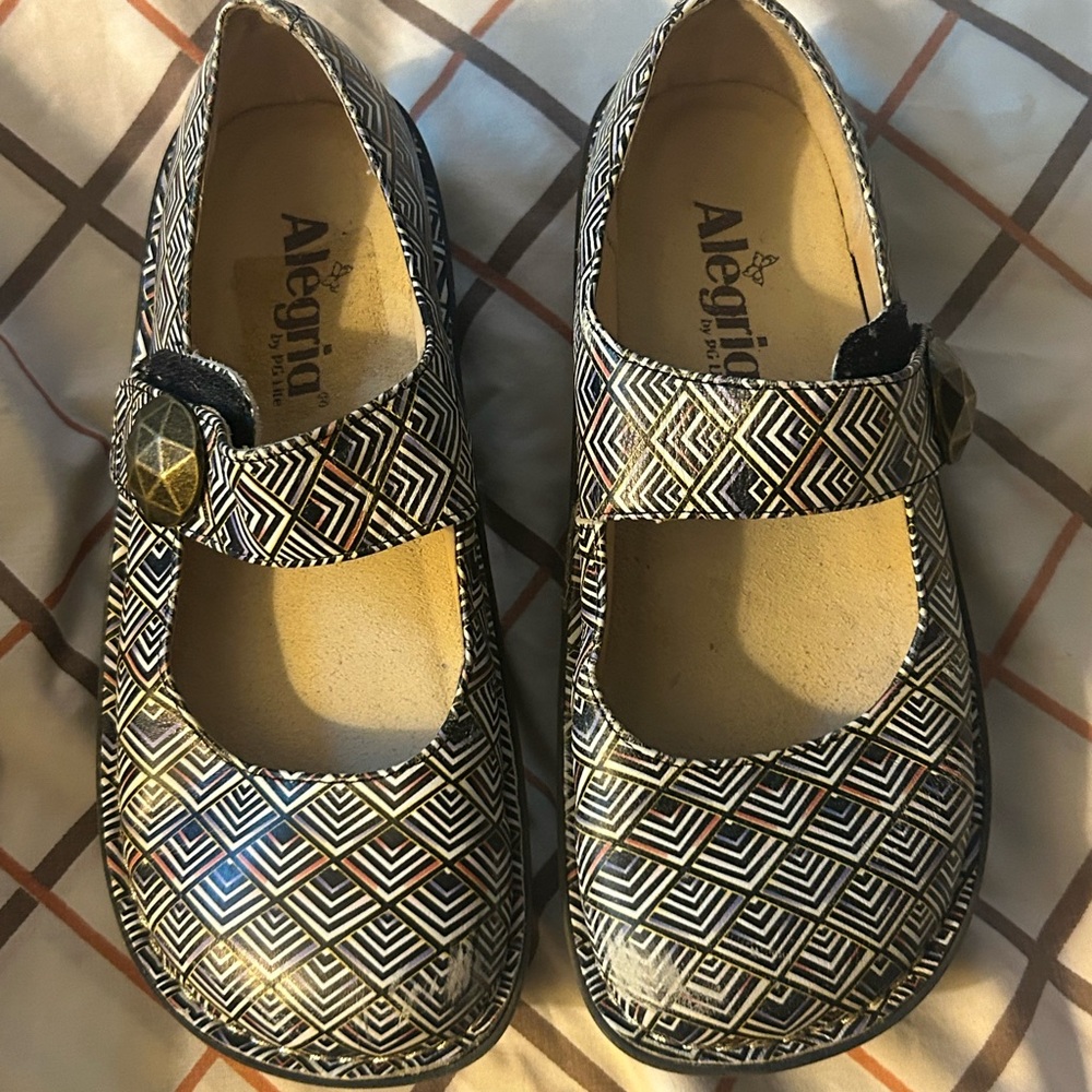 Alegria Black and White Dress Shoes with Geometric Pattern